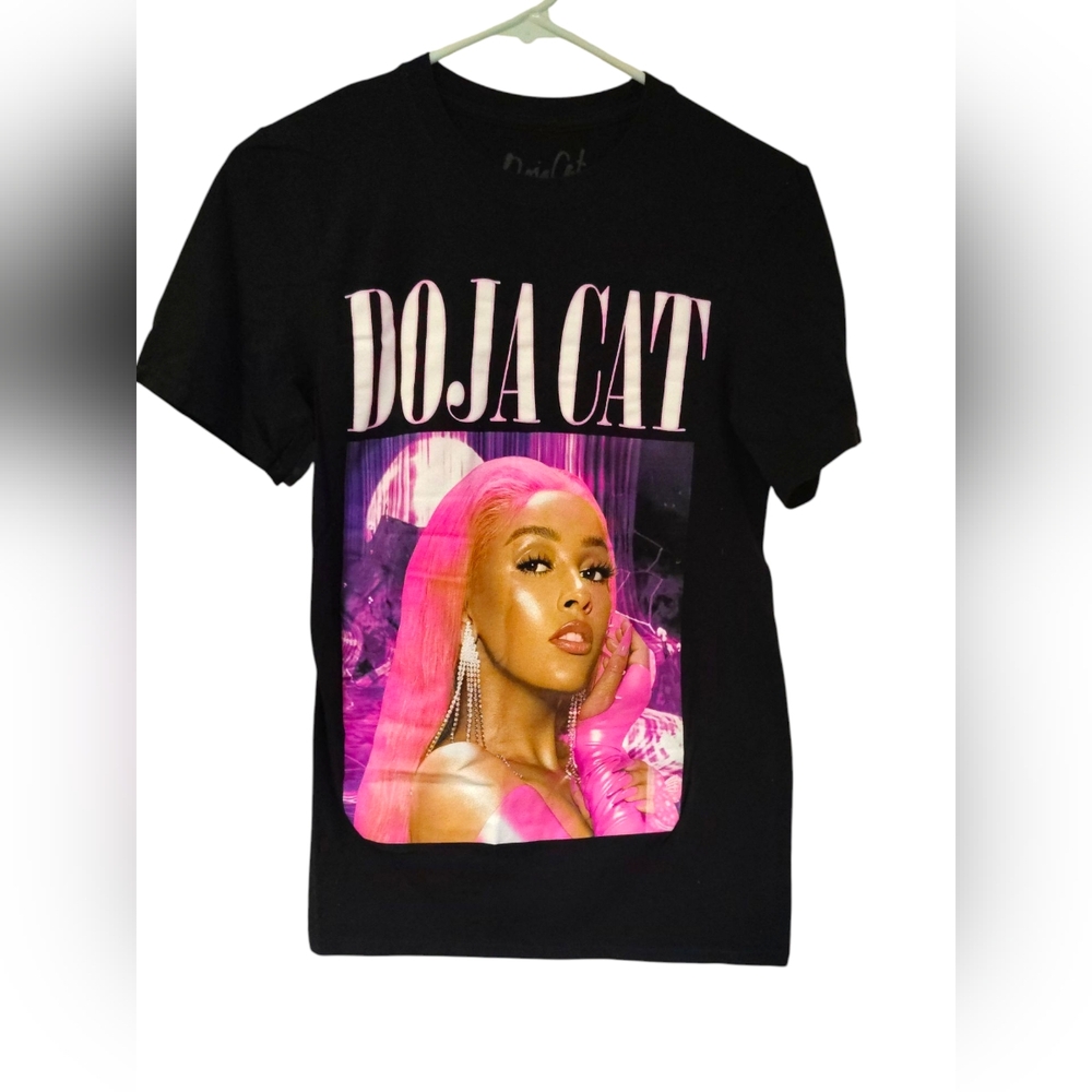 NWOT Hot Topic Women's Doja Cat Portrait Hot Pink Album Short Sleeve T-Shirt, S